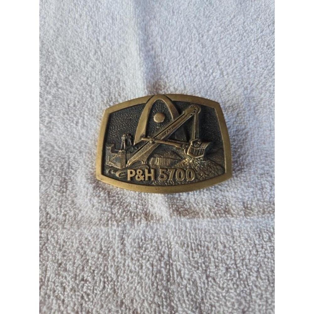 P&H  Hydraulic Excavator Model 5700  Vintage Belt Buckle 1979. GI-0431